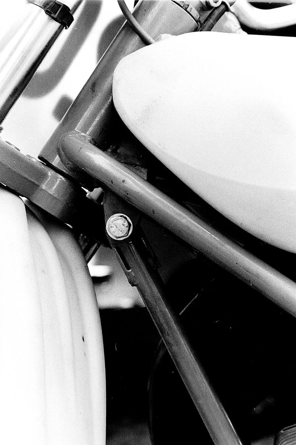 Pulttikiinnitys. Ei petä hitsaus.